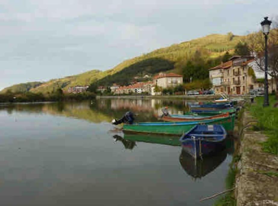 Precioso Atico Con Parking Privado. Vistas Al Rio Lejlighed Limpias Eksteriør billede